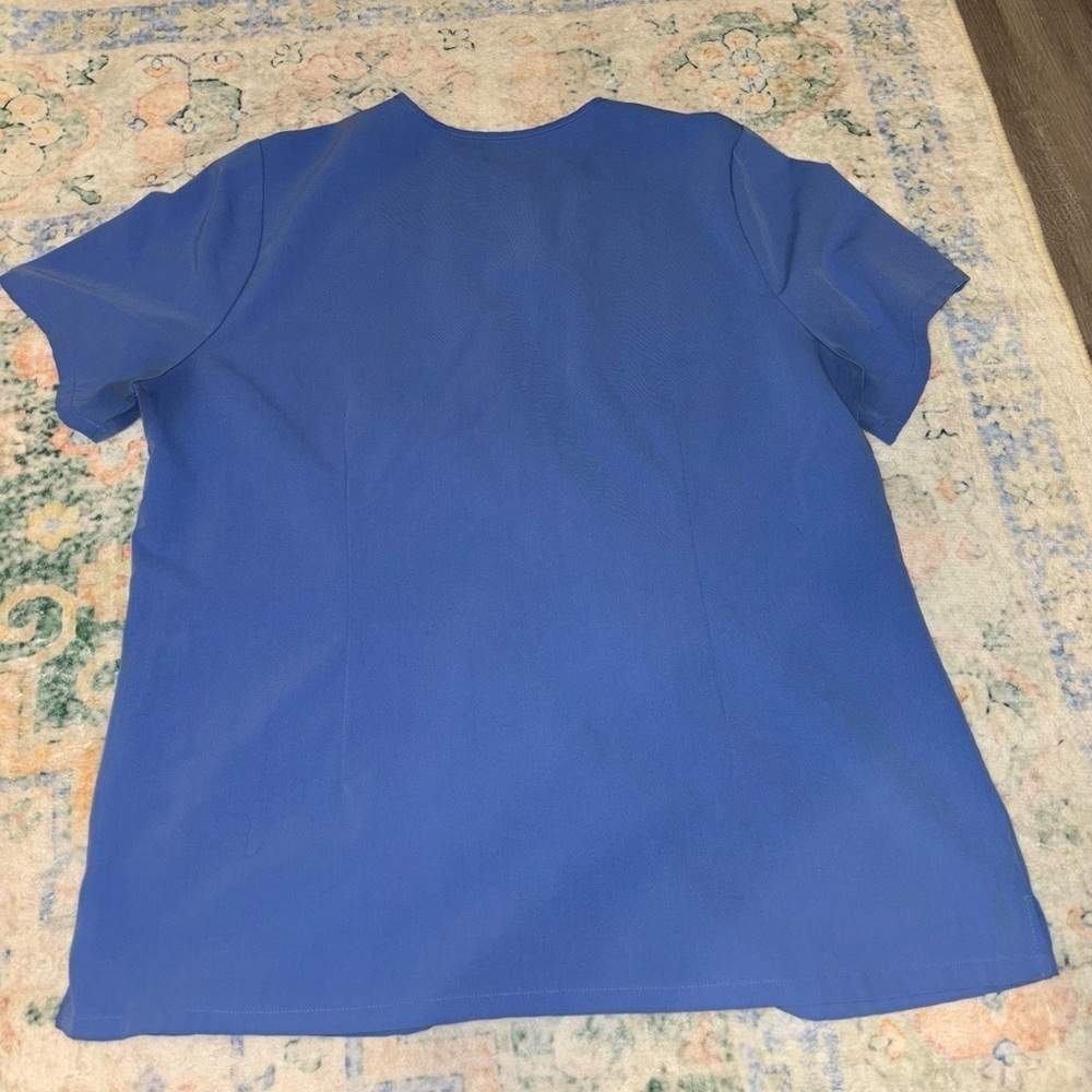 Figs women’s 1 pocket scrub top - Picture 3 of 3